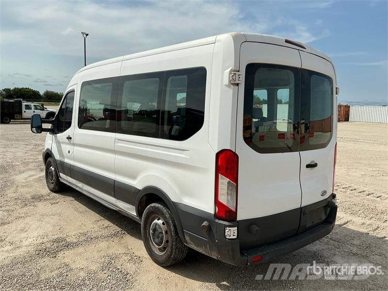 Ford Transit 350 12 Passenger Van 大型面包车