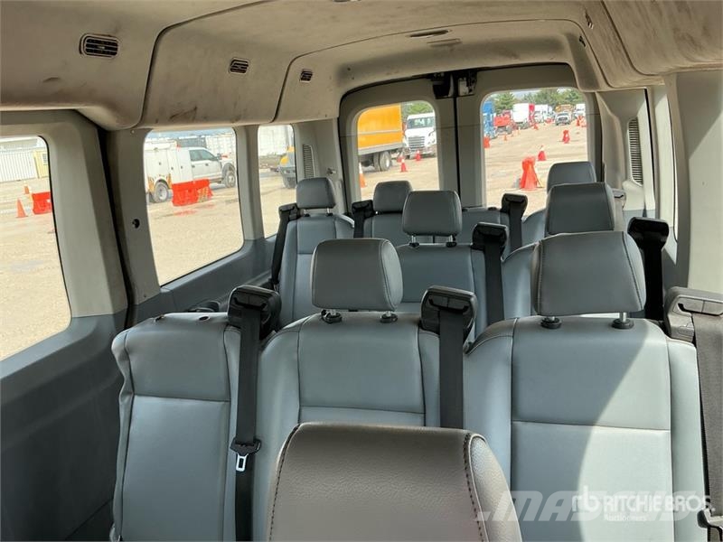 Ford Transit 350 12 Passenger Van 大型面包车