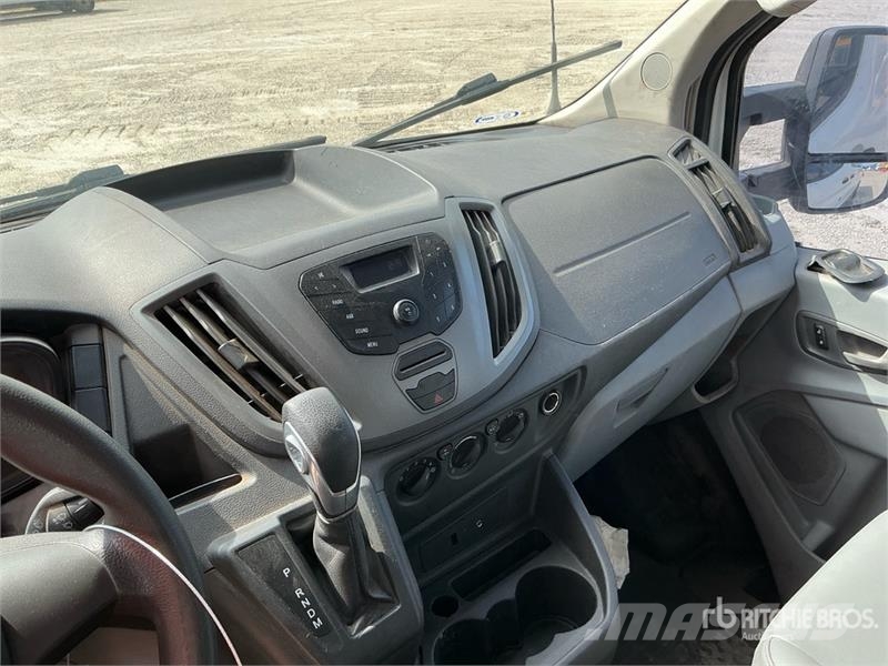 Ford Transit 350 12 Passenger Van 大型面包车