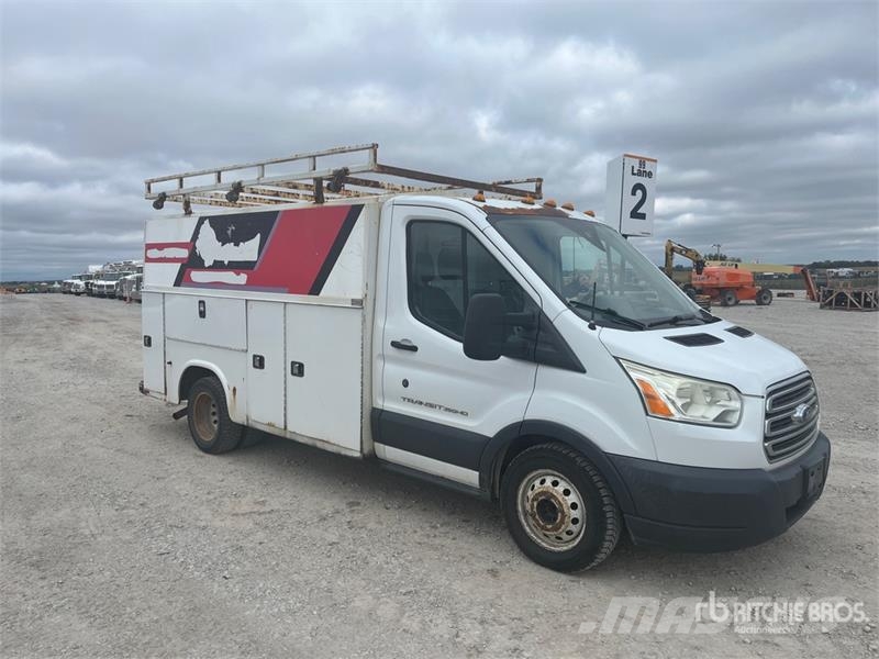 Ford Transit 350 4x2 Utility Vehicle 全地形车