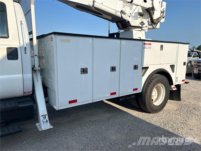 Ford Versalift VN55I-05 55 ft on Ford F-750 XL 4x2 Buc Teherautóra szerelt emelők és állványok