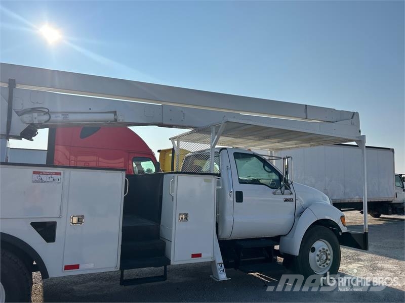 Ford Versalift VN55I-05 55 ft on Ford F-750 XL 4x2 Buc Teherautóra szerelt emelők és állványok