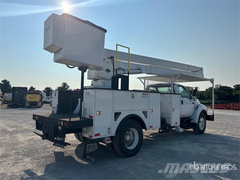 Ford Versalift VN55I-05 55 ft on Ford F-750 XL 4x2 Buc Teherautóra szerelt emelők és állványok