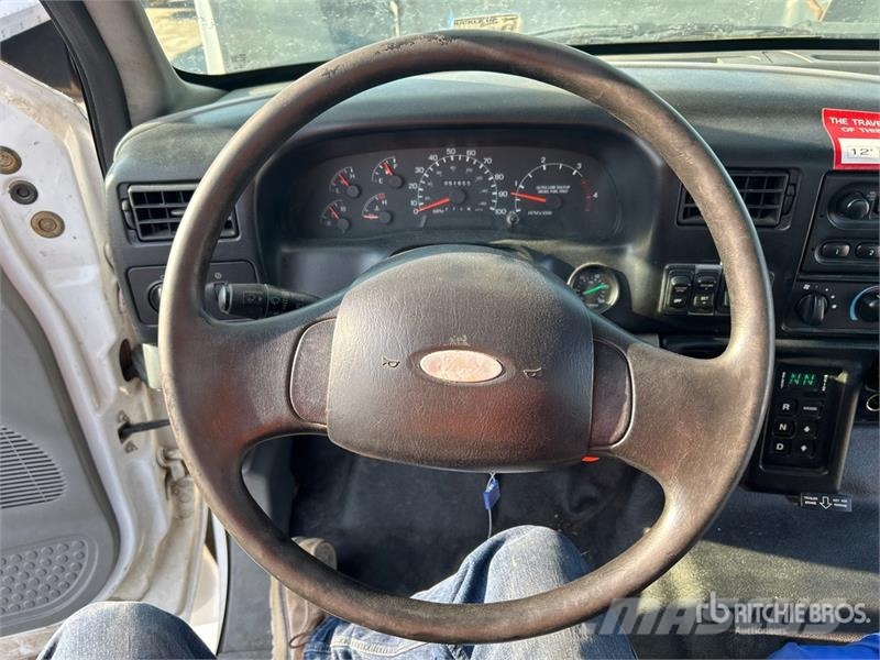 Ford Versalift VN55I-05 55 ft on Ford F-750 XL 4x2 Buc Teherautóra szerelt emelők és állványok