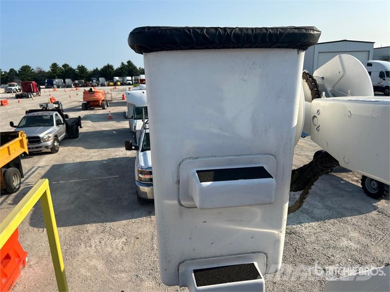 Ford Versalift VN55I-05 55 ft on Ford F-750 XL 4x2 Buc Teherautóra szerelt emelők és állványok
