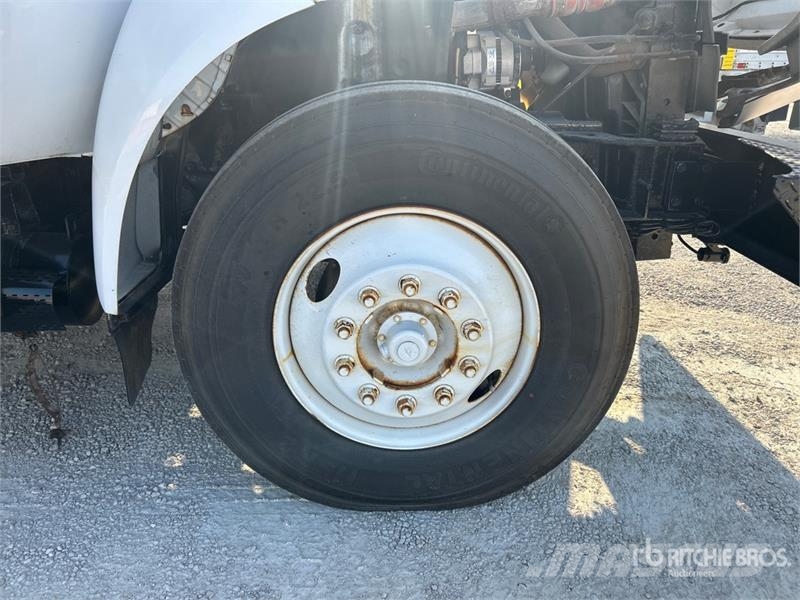 Ford Versalift VN55I-05 55 ft on Ford F-750 XL 4x2 Buc Teherautóra szerelt emelők és állványok