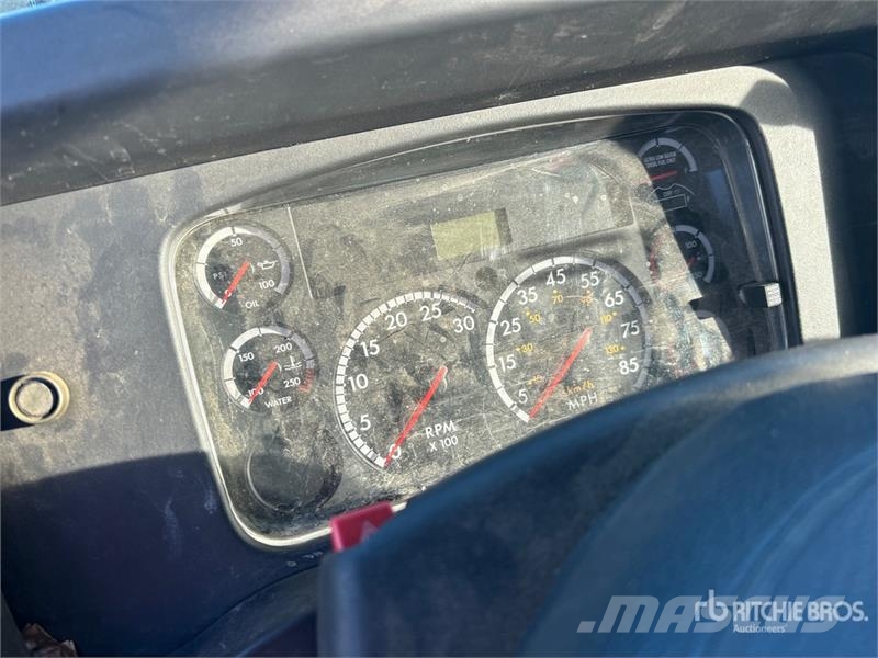 Freightliner 114SD Kranwagen