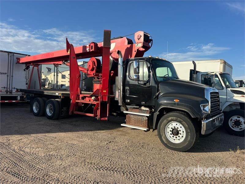 Freightliner 114SD Kranwagen