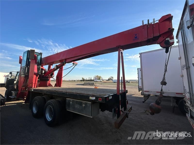 Freightliner 114SD Kranwagen