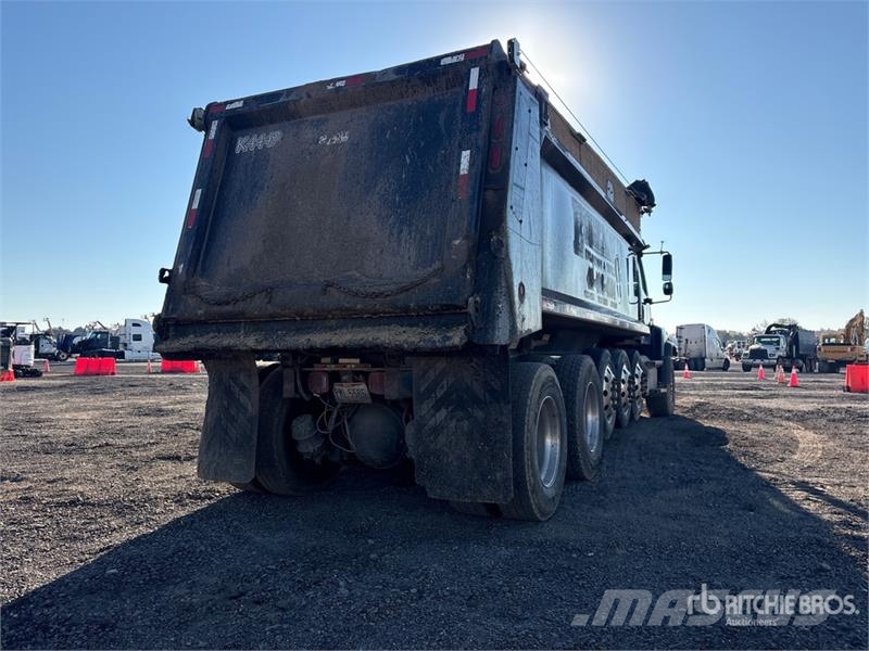 Freightliner 114SD Pašizgāzējs