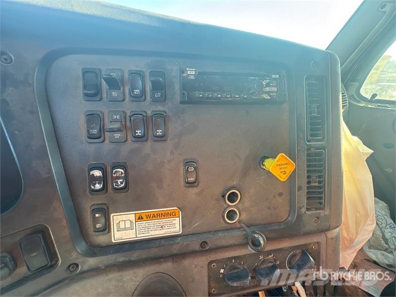 Freightliner 114SD Pašizgāzējs
