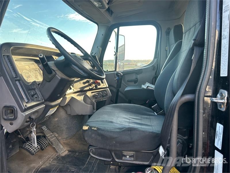 Freightliner 114SD Kranwagen