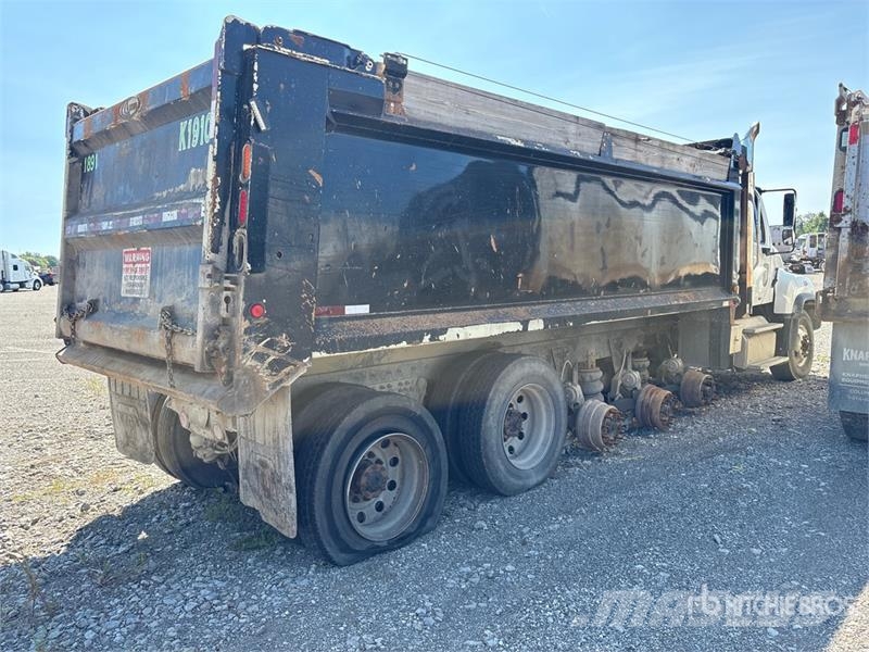 Freightliner 114SD 6x6 Quad/A Dump Truck (Inoperable) Tipper trucks