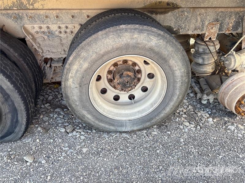 Freightliner 114SD 6x6 Quad/A Dump Truck (Inoperable) Tipper trucks