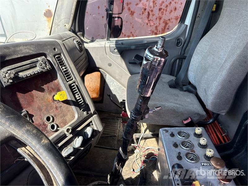 Freightliner 114SD 6x6 Quad/A Dump Truck (Inoperable) Tipper trucks