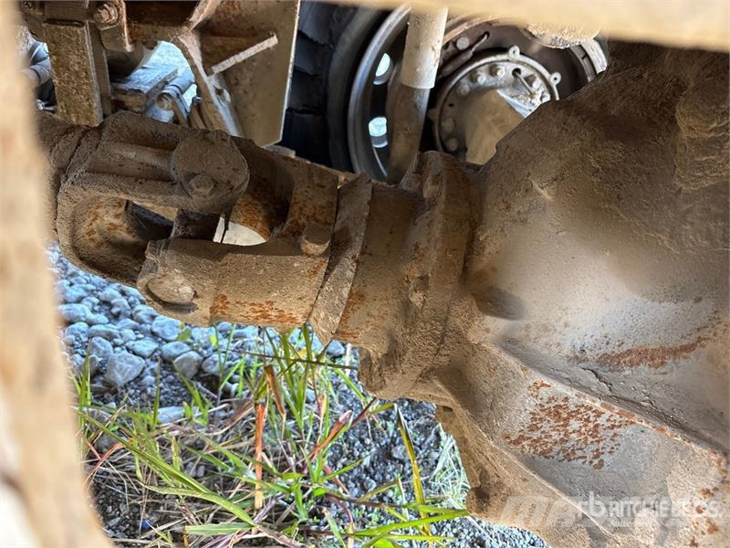 Freightliner 114SD 6x6 Quad/A Dump Truck (Inoperable) Tipper trucks