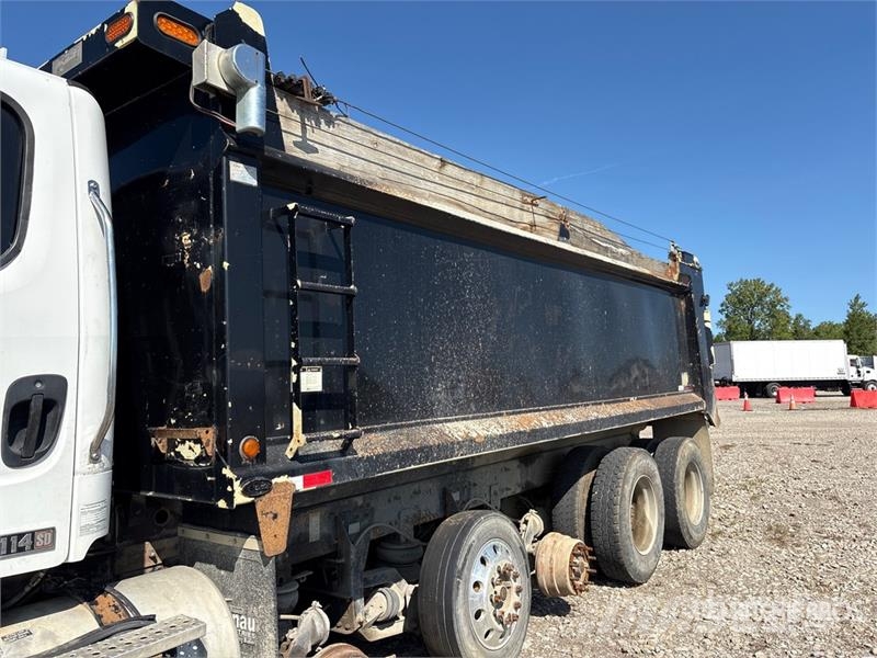 Freightliner 114SD 6x6 Quad/A Dump Truck (Inoperable) Tipper trucks