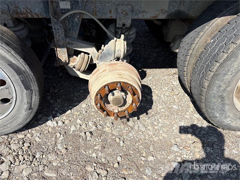 Freightliner 114SD 6x6 Quad/A Dump Truck (Inoperable) Tipper trucks