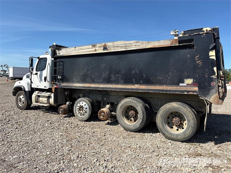 Freightliner 114SD 6x6 Quad/A Dump Truck (Inoperable) Tipper trucks