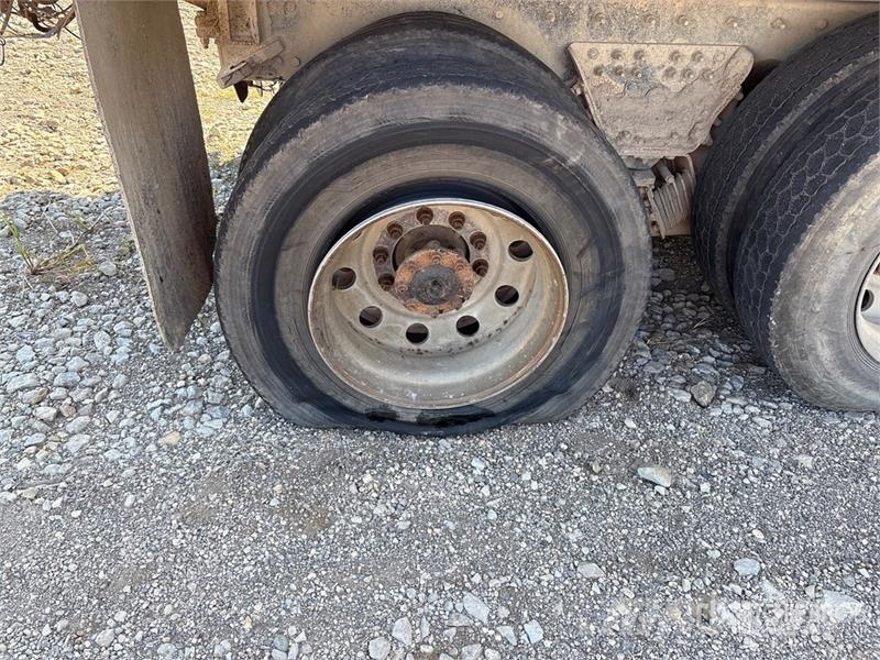Freightliner 114SD 6x6 Quad/A Dump Truck (Inoperable) Tipper trucks