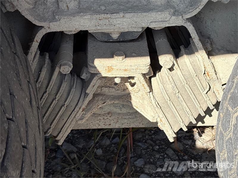 Freightliner 114SD 6x6 Quad/A Dump Truck (Inoperable) Tipper trucks