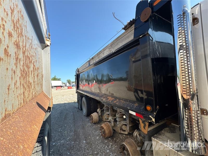 Freightliner 114SD 6x6 Quad/A Dump Truck (Inoperable) Tipper trucks