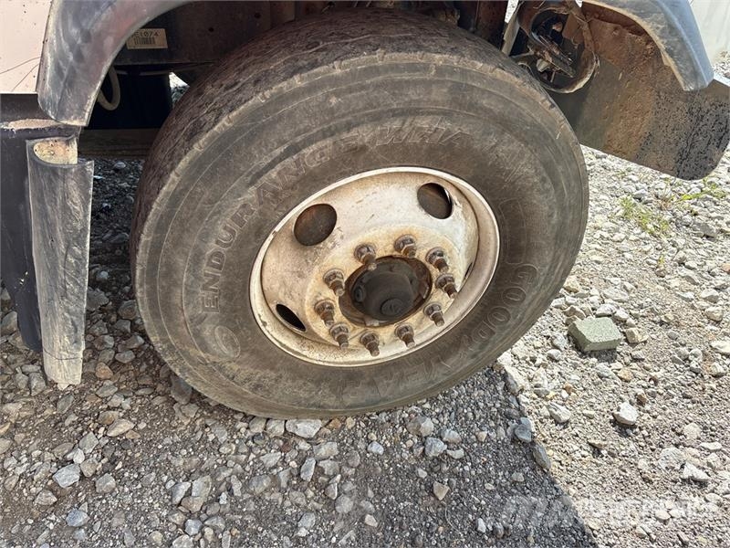 Freightliner 114SD 6x6 Quad/A Dump Truck (Inoperable) Tipper trucks