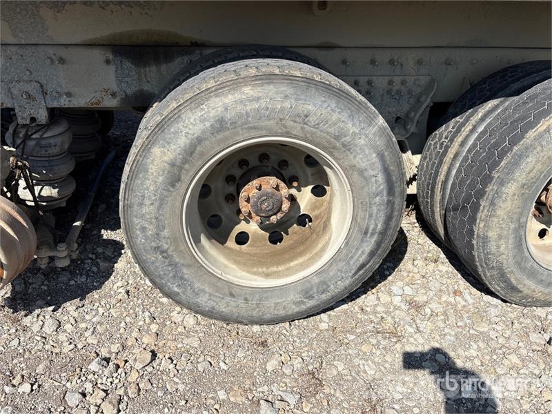 Freightliner 114SD 6x6 Quad/A Dump Truck (Inoperable) Tipper trucks