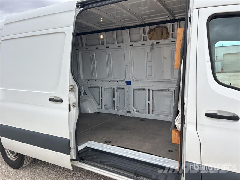Freightliner 2500 Sprinter Панельні фургони