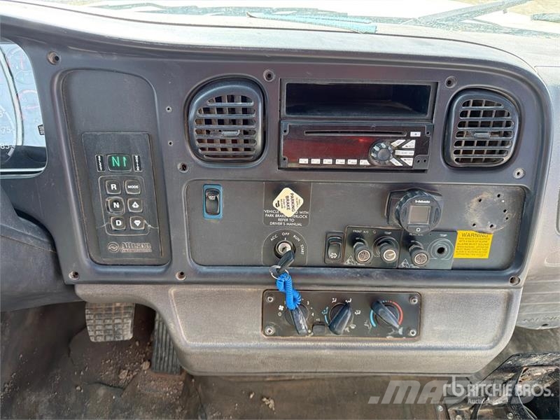 Freightliner 28-Seat Crew Carrier Bus حافلة صغيرة