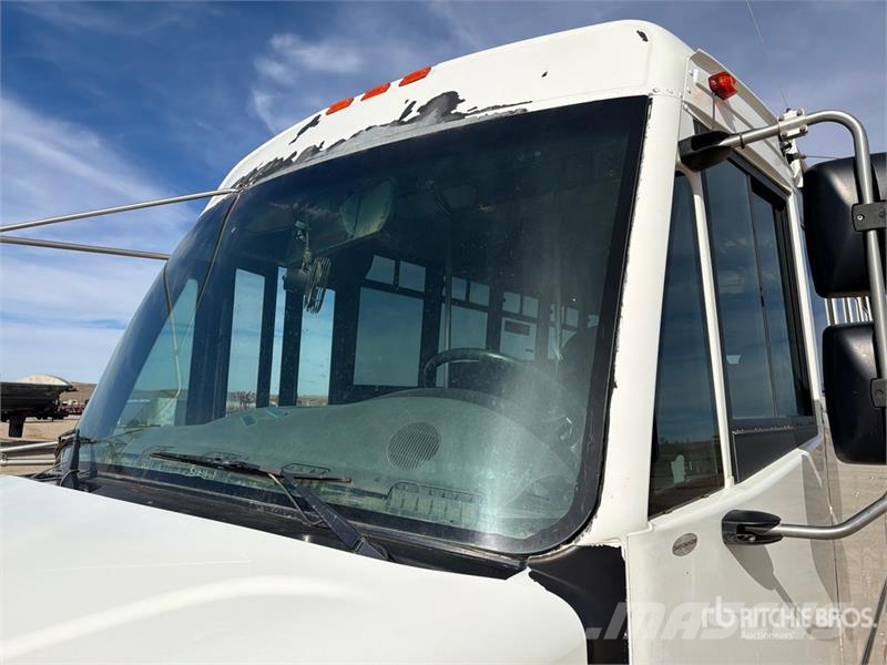 Freightliner 28-Seat Crew Carrier Bus حافلة صغيرة