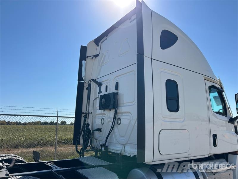 Freightliner Cascadia 126 Седельные тягачи