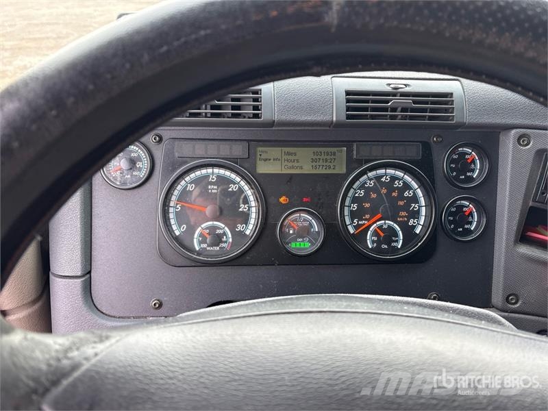 Freightliner Cascadia 125 6x4 T/A Sleeper Truck Tractor Tractor Units