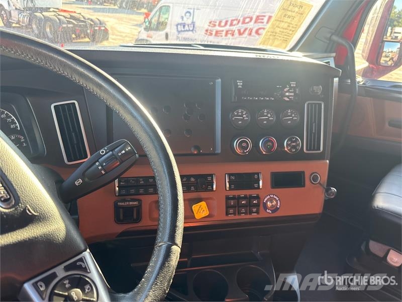 Freightliner Cascadia 126 6x4 T/A Sleeper Truck Tractor Motrici e Trattori Stradali