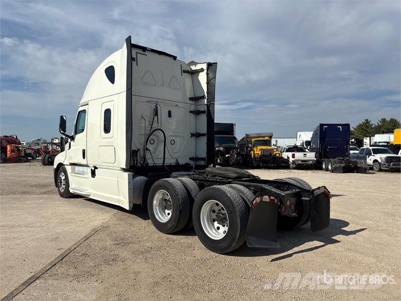 Freightliner Cascadia 126 6x4 T/A Sleeper Truck Tractor Nyergesvontatók