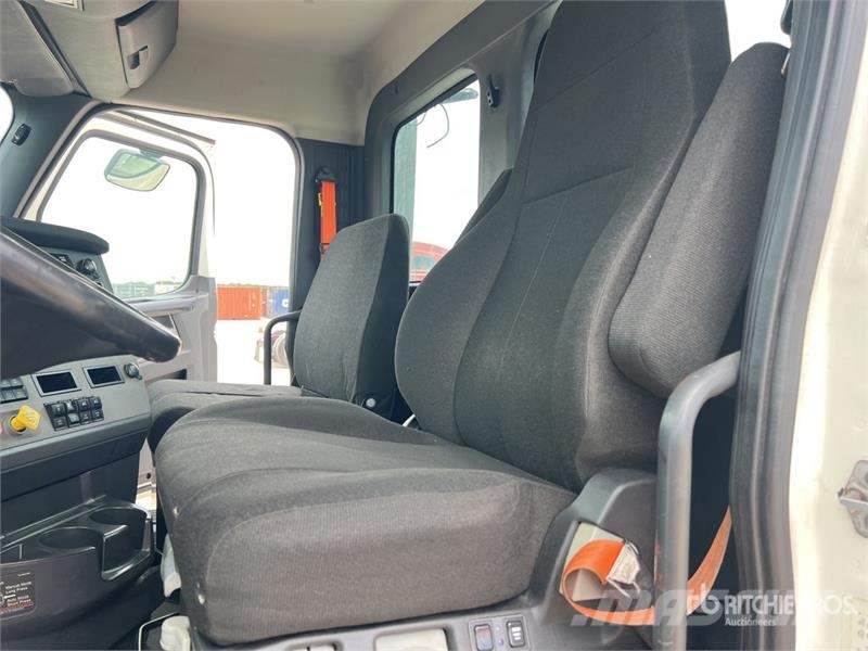 Freightliner Cascadia 116 وحدات الجر