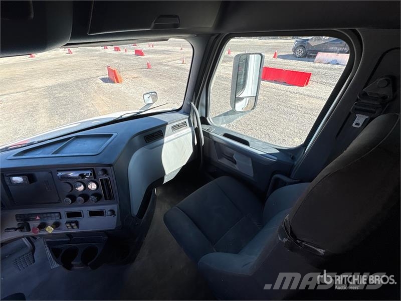 Freightliner Cascadia 126 Тягачі