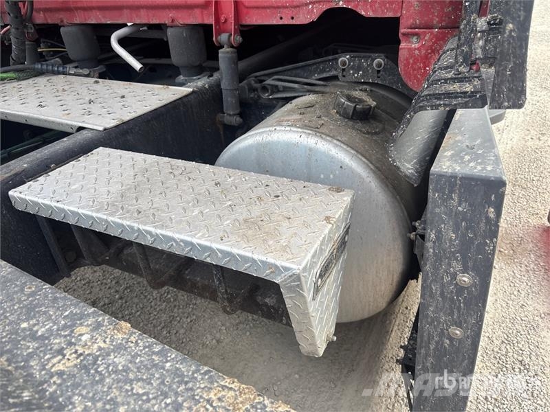 Freightliner Cascadia 126 6x4 T/A Sleeper Truck Tractor Vilcēji