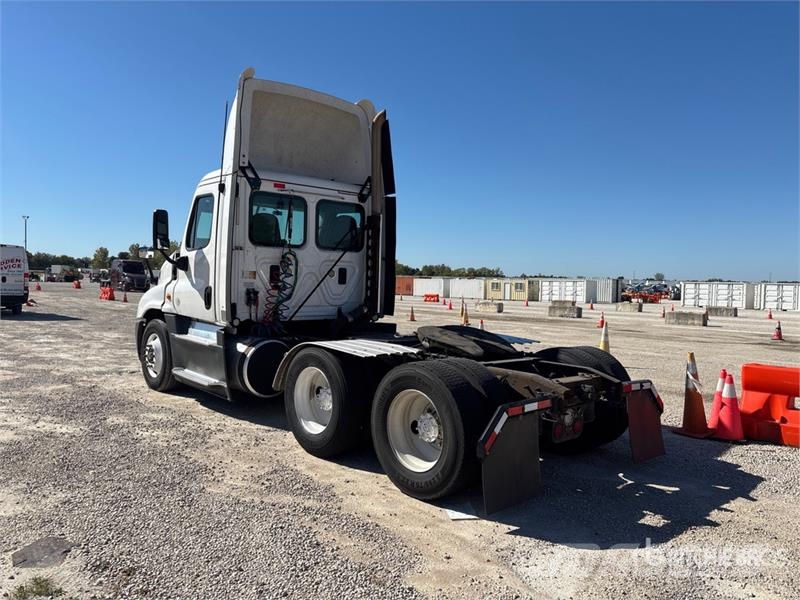 Freightliner Cascadia 125 وحدات الجر