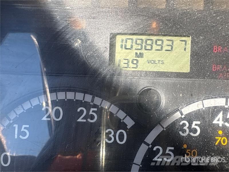 Freightliner Cascadia 125 6x4 T/A Sleeper Truck Tractor 曳引機組件