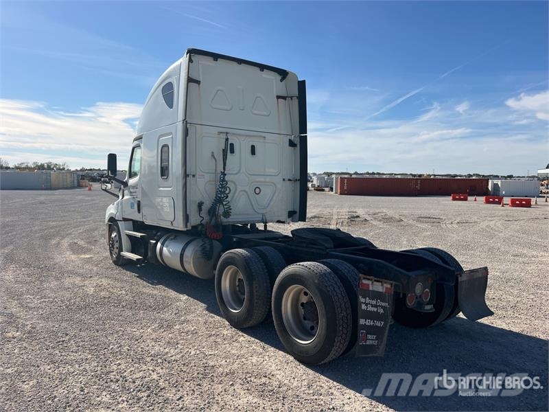 Freightliner Cascadia 126 6x4 T/A Sleeper Truck Tractor Traktorske jedinice