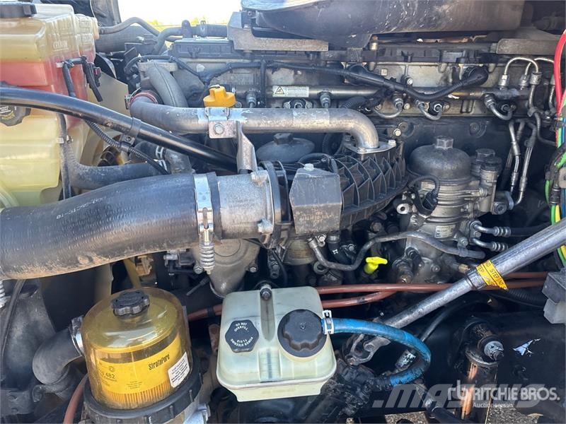 Freightliner Cascadia 125 6x4 T/A Sleeper Truck Tractor وحدات الجر