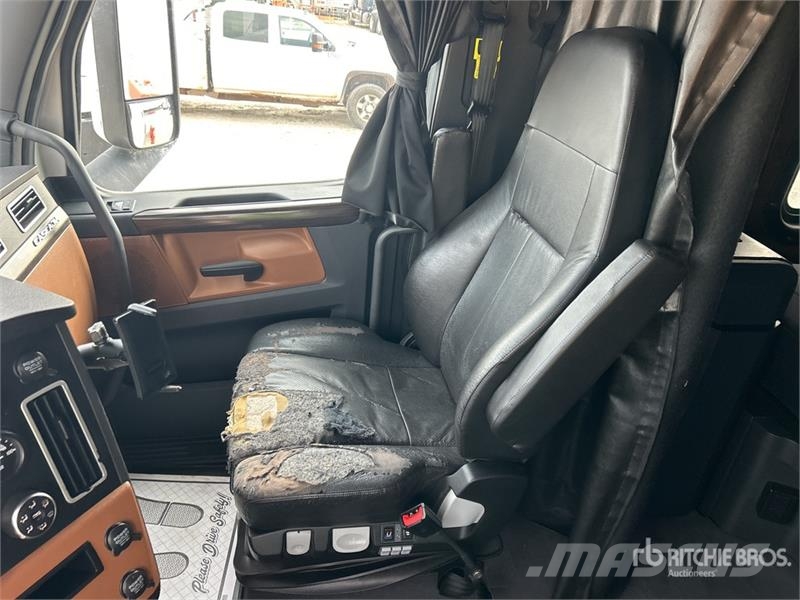 Freightliner Cascadia 126 6x4 T/A Sleeper Truck Tractor Tractores (camiões)