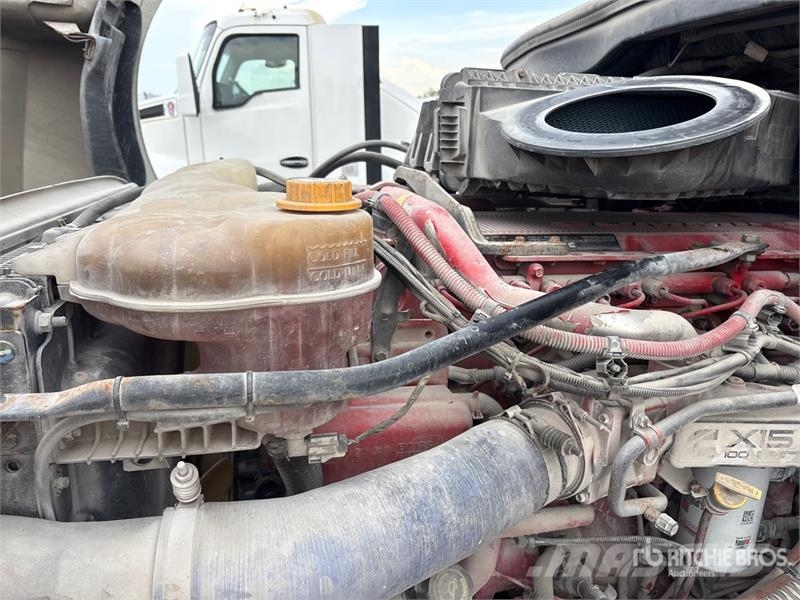 Freightliner Cascadia 126 6x4 T/A Sleeper Truck Tractor 牵引车