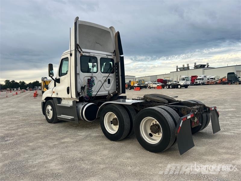 Freightliner Cascadia 125 وحدات الجر