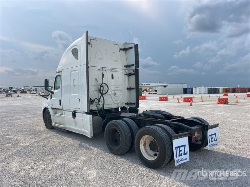 Freightliner Cascadia 126 6x4 T/A Sleeper Truck Tractor Tegljači