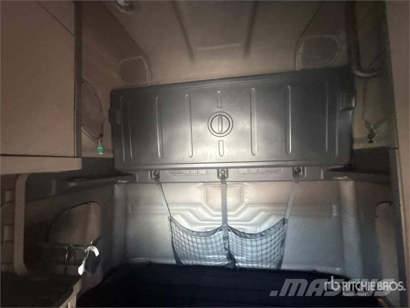 Freightliner Cascadia 125 6x4 T/A Sleeper Truck Tractor Влекачи