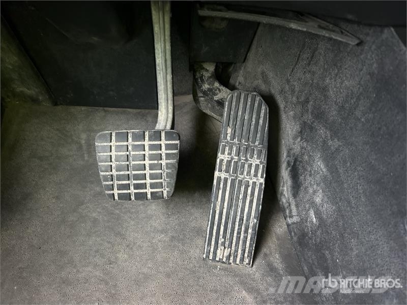 Freightliner Cascadia 126 6x4 T/A Sleeper Truck Tractor Тягачі