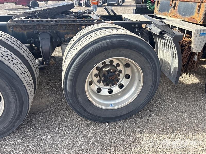 Freightliner Cascadia 125 6x4 T/A Sleeper Truck Tractor Влекачи
