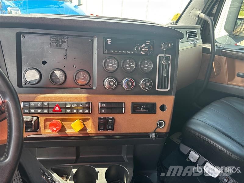 Freightliner Cascadia 126 6x4 T/A Sleeper Truck Tractor (Inoper Cabezas tractoras
